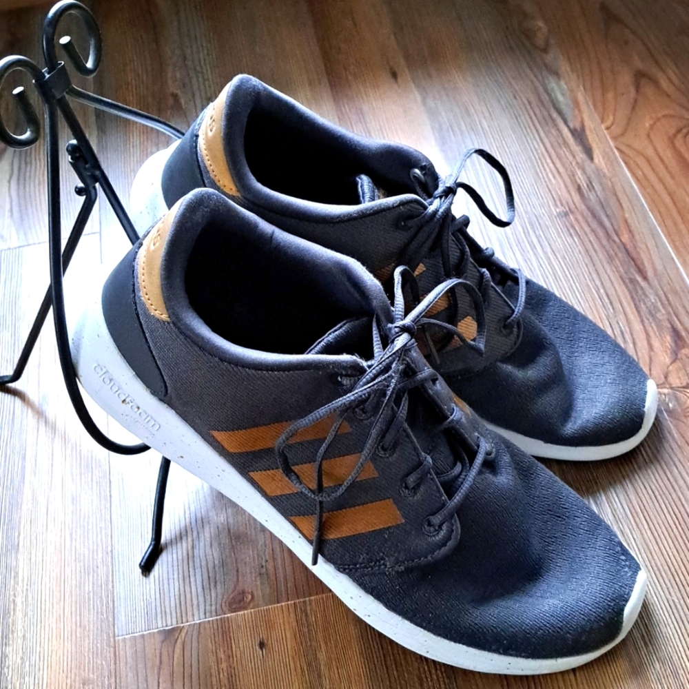 Womens Adidas Cloudfoam sneakers. Dk gray w/gold bars. Sz 11 1/2